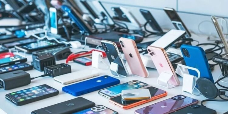 আতঙ্কিত হবেন না: অবৈধ হলেও নতুন ফোন সচল থাকবে ৯০ দিন