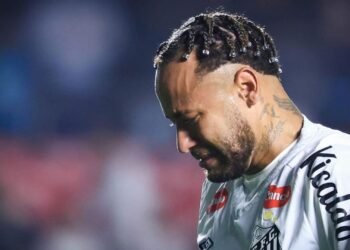 চোটের হতাশায় ফুটবল ছাড়তে চেয়েছিলেন নেইমার