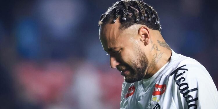 চোটের হতাশায় ফুটবল ছাড়তে চেয়েছিলেন নেইমার