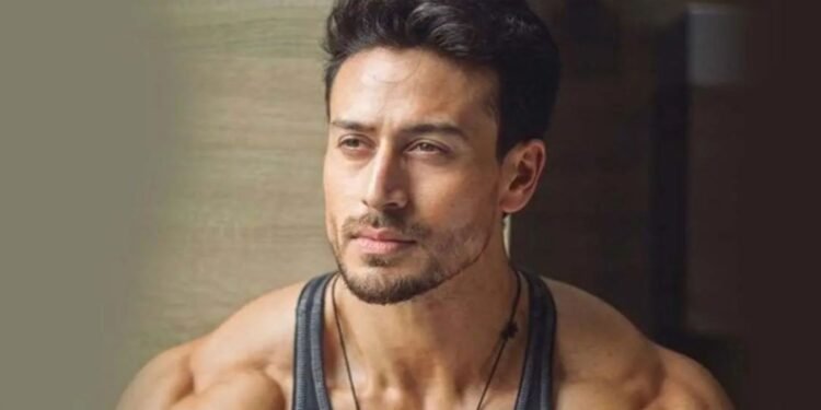 টাইগার শ্রফের ‘ফ্লাইট ফোবিয়া’: ভয় কাটাতে নিচ্ছেন থেরাপি