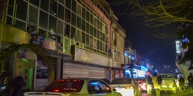 কাবুলে চীনা রেস্তোরাঁয় আইএসের আত্মঘাতী হামলা, নিহত ৭