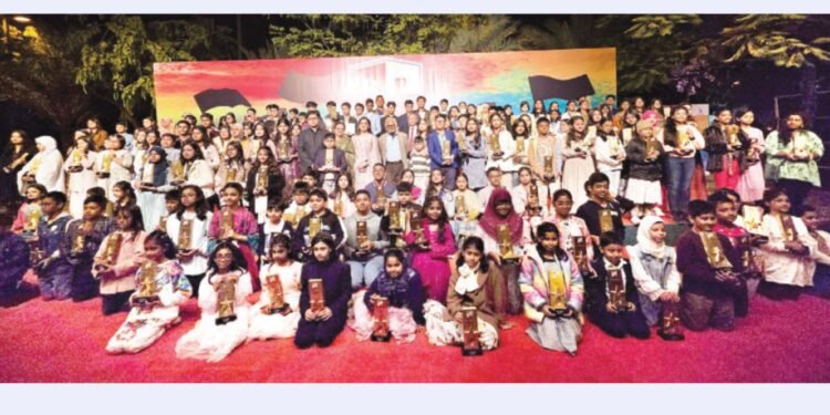 একাত্তর ও জুলাই অভ্যুত্থানকে রং-তুলিতে আঁকল ৬ হাজার শিশু