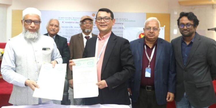 ১২ বিশ্ববিদ্যালয়ে গবেষণার জন্য ৩৮ কোটি টাকা দিল ইউজিসি