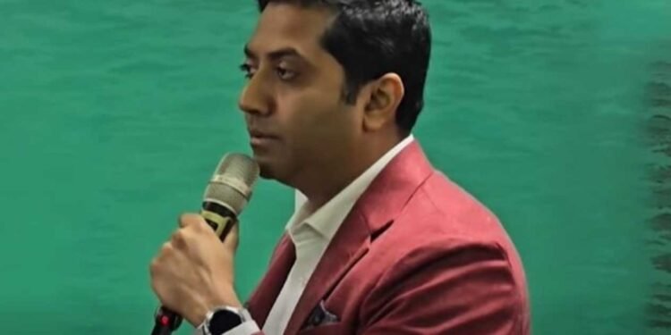 রিটার্নিং কর্মকর্তার ধমকে থামলেন ববি হাজ্জাজ