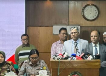 ‘কর্মীদের অপরাধের দায় প্রার্থীদের নিতে হবে’: রিটার্নিং কর্মকর্তার হুঁশিয়ারি