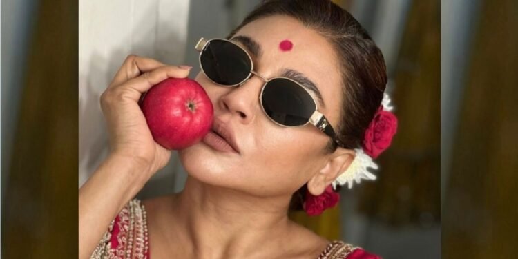 শুটিং সেটে ফোন ধরেন না জয়া, জানালেন মোবাইল আসক্তির কুফল