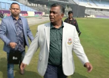 অস্ট্রেলিয়া পালাননি বুলবুল: সব গুঞ্জন উড়িয়ে বিসিবিতে হাজির সভাপতি