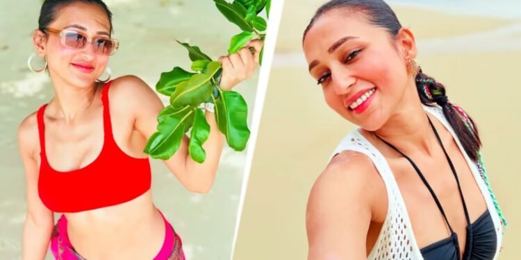 ভক্তদের ভিড়ে পিষ্ট মিমি চক্রবর্তী