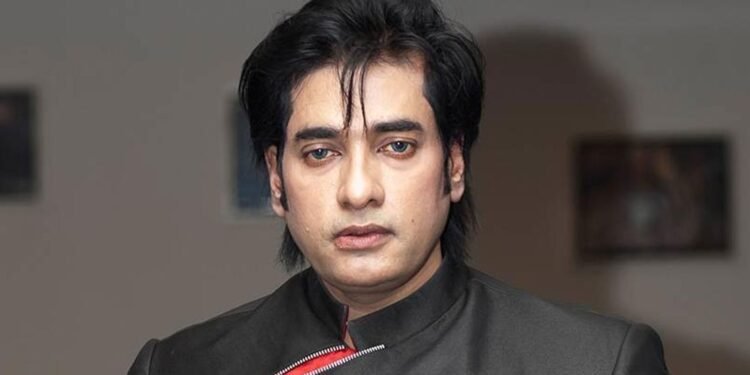 ‘সিনেমা আমার পেশা নয়, শখ’: কঠিন সময়ে রূপালি পর্দা ছাড়ছেন অনন্ত