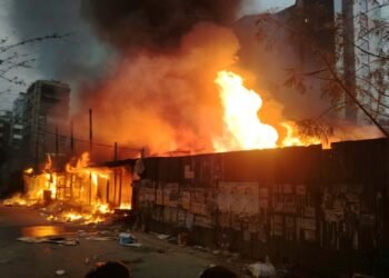 উত্তরায় আগুনের লেলিহান শিখা: পুড়ে ছাই ১২টি দোকান