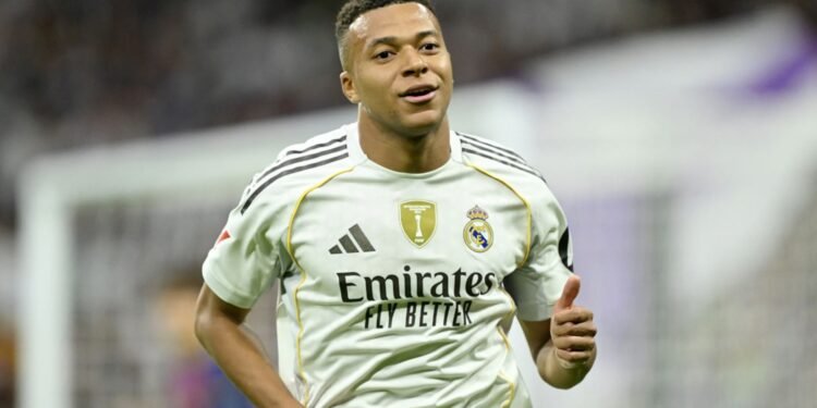 নতুন বছরে ৩ সপ্তাহের জন্য মাঠের বাইরে কিলিয়ান এমবাপে