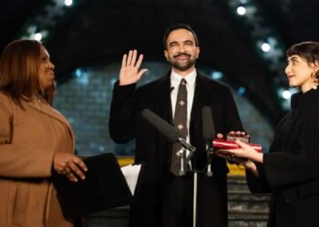 বাইবেলের পরিবর্তে কোরআন: নিউইয়র্কে জোহরান মামদানির ঐতিহাসিক শপথ