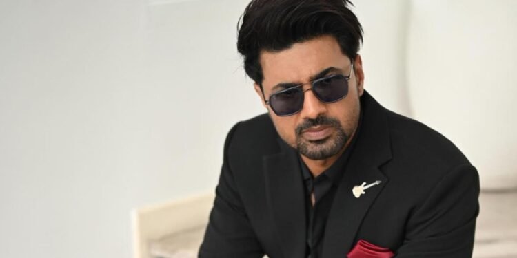 দেবের নামে ডাকটিকিট প্রকাশ করল ভারত সরকার