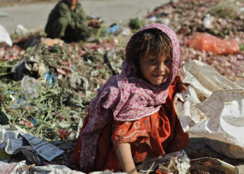 পাকিস্তানে ৭ বছরে দারিদ্র্য বেড়ে ২৮.৯ শতাংশ