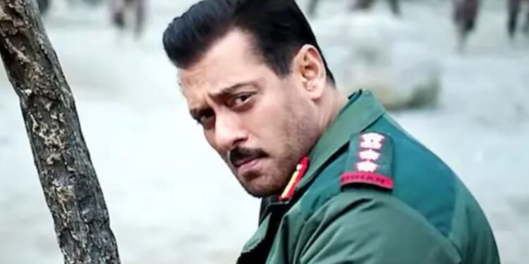 যুদ্ধের ময়দানে ‘রোমান্টিক’ হাসি? ব্যাখ্যা দিলেন সালমান