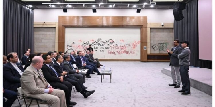 জুলাই গণঅভ্যুত্থান জাদুঘর ঘুরে দেখলেন ইইউ, যুক্তরাষ্ট্র ও চীনের প্রতিনিধিরা