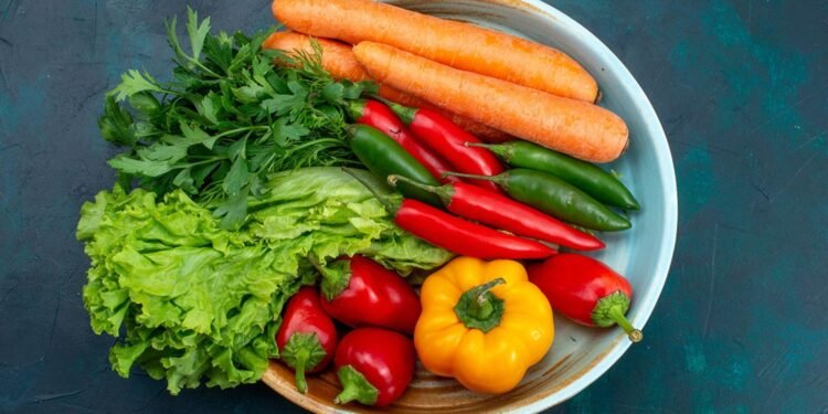 ক্যান্সার দূরে রাখতে পাতে রাখুন এই ৭টি খাবার