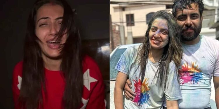 কান্নায় ভেঙে পড়লেন চন্দ্রিকা: স্বামীর সাথে ‘অন্য নারীর’ ছবি ফাঁস করে ক্ষোভ