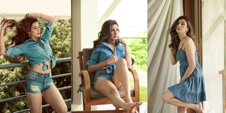 ডেনিম লুকে উত্তাপ ছড়ালেন মিম, নেটিজেনদের চোখে ‘বলিউড স্টাইল’