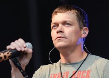 স্টেজ-৪ ক্যানসার কেড়ে নিল গ্র্যামি-মনোনীত তারকাকে