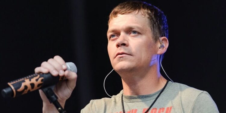 স্টেজ-৪ ক্যানসার কেড়ে নিল গ্র্যামি-মনোনীত তারকাকে