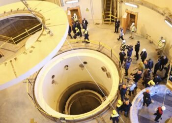 নিষেধাজ্ঞা তুললেই ইউরেনিয়াম পাতলা করবে ইরান: শর্ত দিলেন ইসলামি