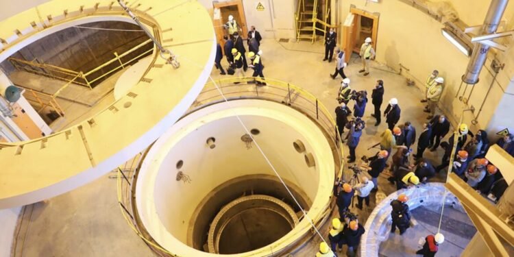 নিষেধাজ্ঞা তুললেই ইউরেনিয়াম পাতলা করবে ইরান: শর্ত দিলেন ইসলামি