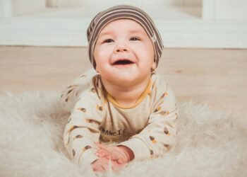 ঋতু বদলের সময় শিশুর যত্ন: মা-বাবাকে হতে হবে সতর্ক