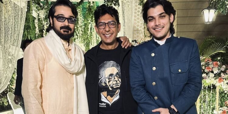‘ছেলেটা ঠিক ওর বাবার মতোই হয়েছে’: প্রসেনজিতের পুত্রকে নিয়ে চঞ্চলের মুগ্ধতা