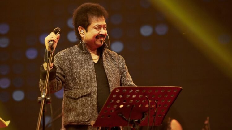 মঞ্চে ফিরছেন কুমার বিশ্বজিৎ: ভালোবাসা দিবসে মাতাবেন টরন্টো