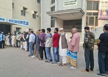 উৎসবমুখর পরিবেশে শুরু ত্রয়োদশ জাতীয় সংসদ নির্বাচনের ভোটগ্রহণ