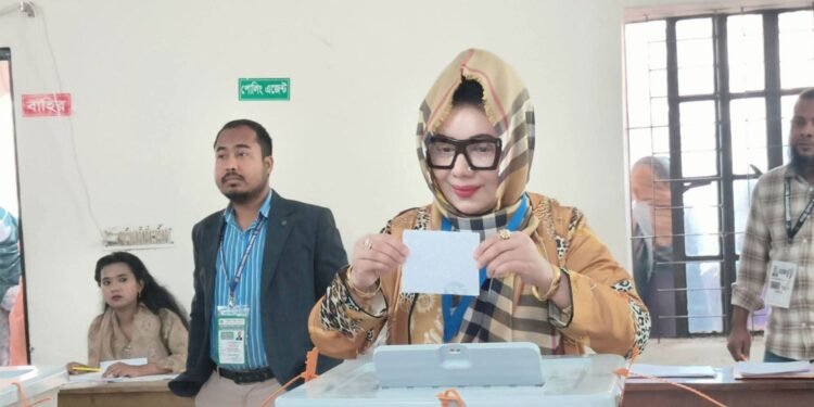 আফরোজা আব্বাসের ভোট প্রদান: ‘সুষ্ঠু পরিবেশ থাকলে ধানের শীষের জয় নিশ্চিত’