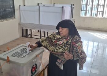 তিতুমীর কলেজ কেন্দ্রে প্রথম আড়াই ঘণ্টায় ভোট পড়ল ২৫১টি