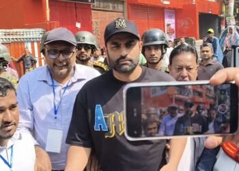 ৩৬ বছর বয়সে প্রথম ভোট দিলেন তামিম ইকবাল