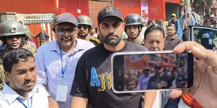 ৩৬ বছর বয়সে প্রথম ভোট দিলেন তামিম ইকবাল