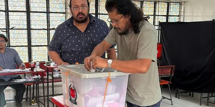 ‘সব কিছু খুবই স্মুথ ছিল’: ভোট দিয়ে জেমসের সন্তুষ্টি