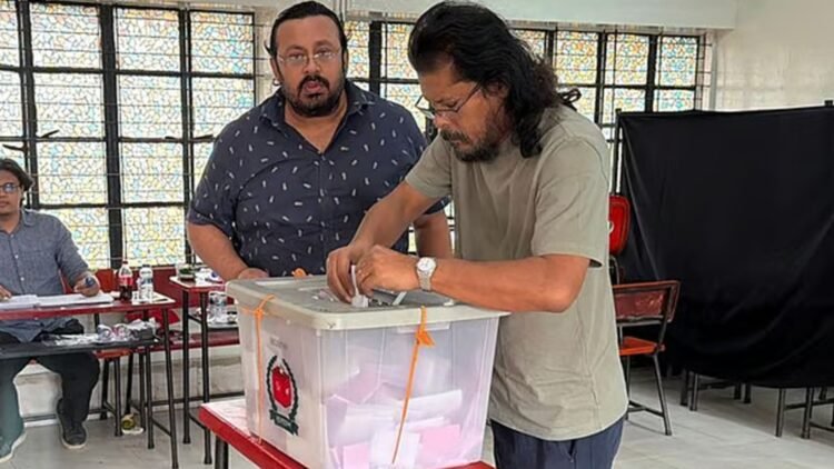 ‘সব কিছু খুবই স্মুথ ছিল’: ভোট দিয়ে জেমসের সন্তুষ্টি