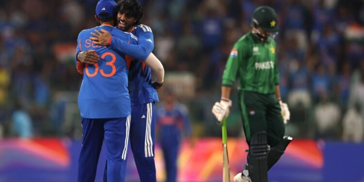 পাকিস্তানকে উড়িয়ে সুপার এইটে ভারত