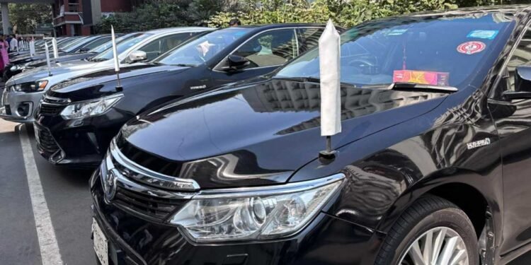 সচিবালয় থেকে সংসদে যাচ্ছে ৪৯ গাড়ি: নতুন মন্ত্রীদের জন্য অপেক্ষা