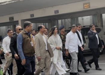 সচিবালয় থেকে হেঁটে একুশে পদক প্রদান অনুষ্ঠানে গেলেন প্রধানমন্ত্রী তারেক রহমান