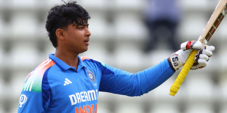 ১৪ বছর বয়সেই জোড়া গাড়ির মালিক বৈভব