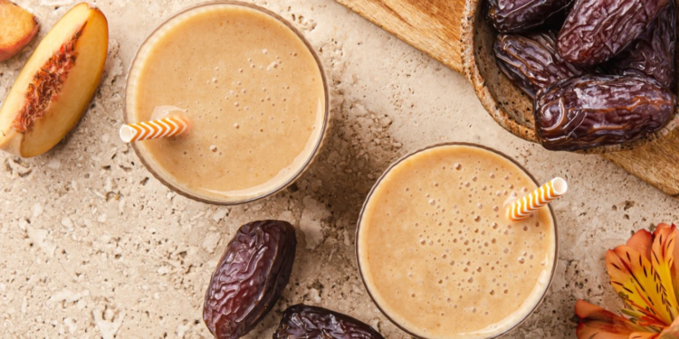 ইফতারে প্রাণ জুড়াতে তৈরি করুন স্বাস্থ্যকর ‘খেজুরের স্মুদি’