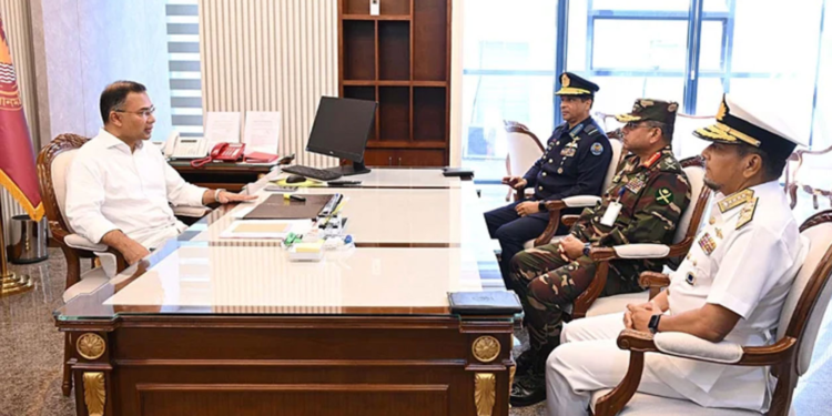 তিন বাহিনীর প্রধানের সঙ্গে প্রধানমন্ত্রী তারেক রহমানের সৌজন্য সাক্ষাৎ