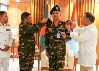 প্রধানমন্ত্রী তারেক রহমানের উপস্থিতিতে নতুন পিএসওকে র‍্যাংক ব্যাজ পরানো হলো