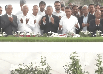 মায়ের কবরে প্রধানমন্ত্রী তারেক রহমান