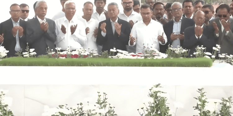 মায়ের কবরে প্রধানমন্ত্রী তারেক রহমান