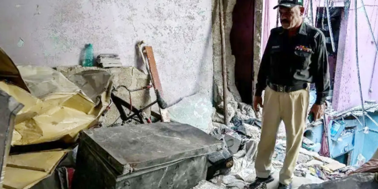 রমজানের প্রথম দিনে করাচিতে সেহরির সময় ভয়াবহ বিস্ফোরণ, নিহত ১৬