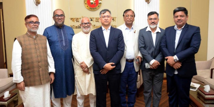 স্বরাষ্ট্রমন্ত্রী সালাহউদ্দিন আহমদের সঙ্গে ৬ সিটির নতুন প্রশাসকদের সাক্ষাৎ