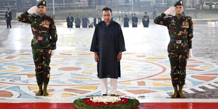 একুশের প্রথম প্রহরে শহীদ মিনারে প্রধানমন্ত্রী তারেক রহমানের শ্রদ্ধা