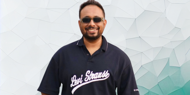 সাহস নিয়েই ভিন্ন ঘরানার সিনেমা করছি—রায়হান রাফি